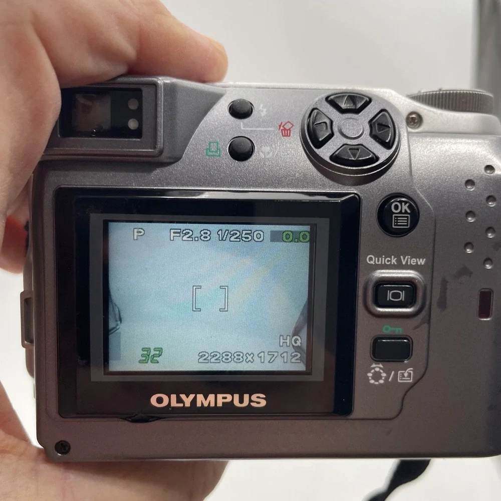Olympus Camedia C-4000 Zoom 4MP Digital Camera 3X Zoom+Battery+Strap+Case-TESTED